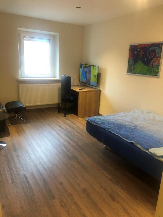Calm Spacy Room, Own Modern Bath, Near Center, To 1 Person Or A Couple - Not Suitable For Craftsmen, Not Accepted - Privatly Rented Norimberk Exteriér fotografie